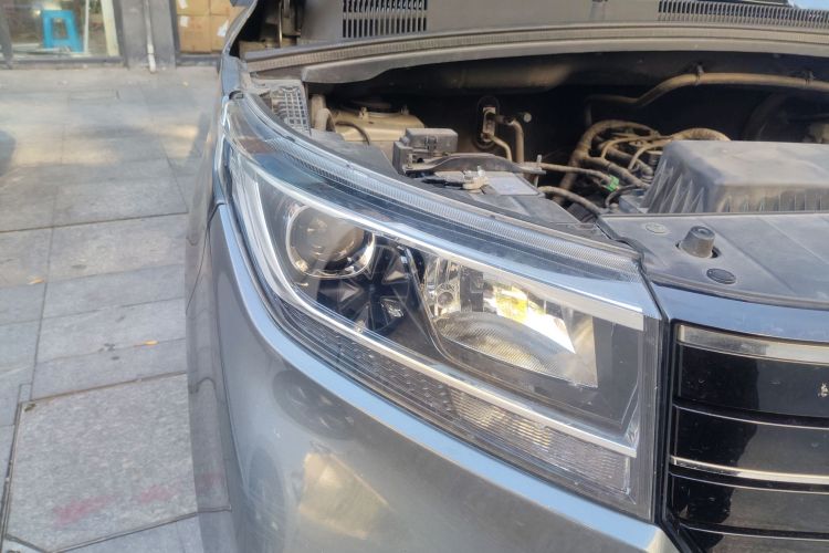 五菱汽车 五菱征程 2021款 1.5T 手动豪华型车身外观8