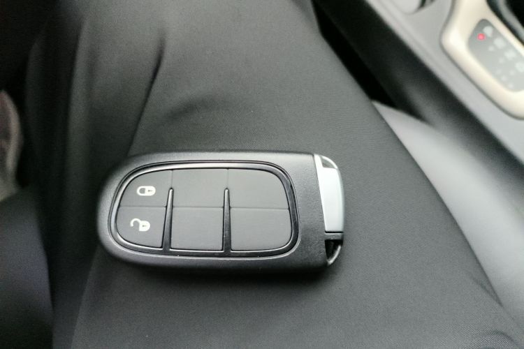 Jeep 自由光 2016款 2.0L 优越版中控内饰11