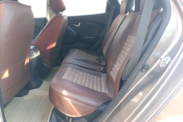 北京现代ix35 2013款 2.0L 自动两驱智能型GLS 国IV中控内饰21