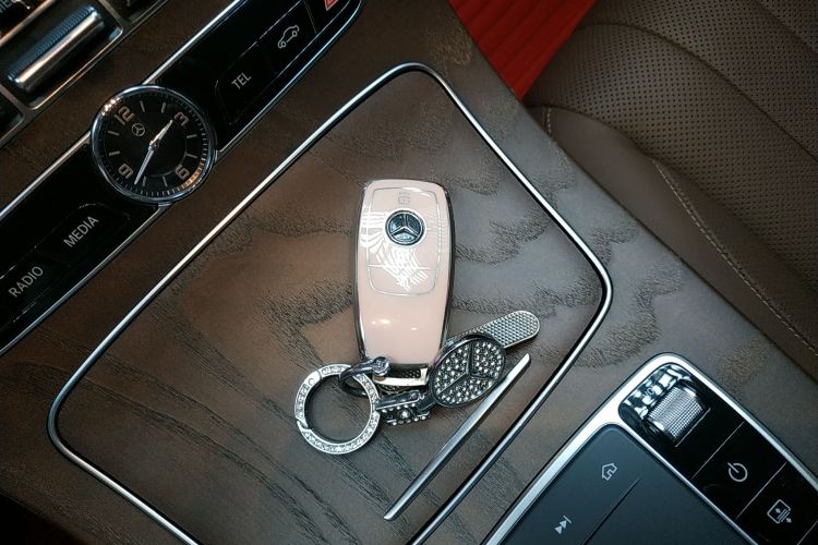 奔驰E级 2020款 改款 E 300 L 殊享版中控内饰7001