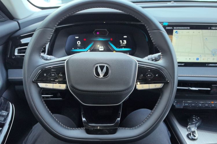 长安X7 PLUS 2024款 1.5T 自动尊耀型 7座中控内饰13