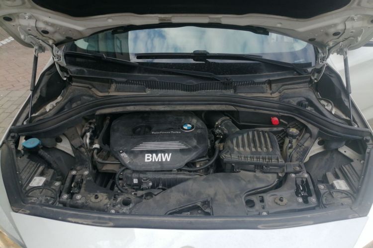 宝马2系旅行车 2016款 218i 时尚型机舱底盘24