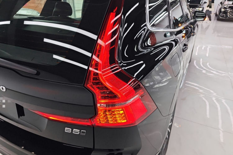沃尔沃XC60 2024款 B5 四驱智远豪华版车身外观9