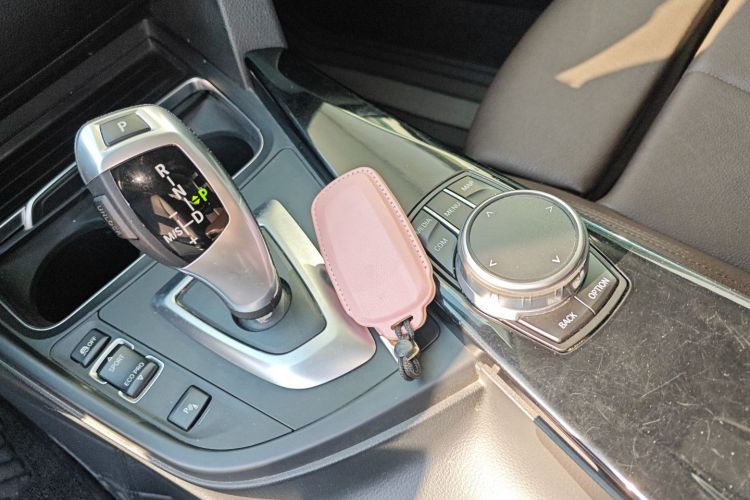 宝马3系 2019款 320Li 时尚型中控内饰11