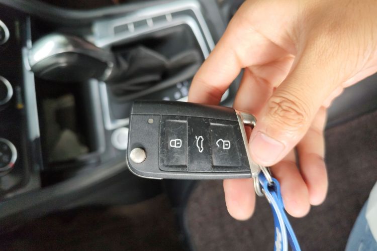 大众 高尔夫 2018款  230TSI 自动豪华型中控内饰7001