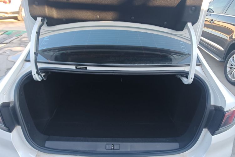 标致308 2019款 230THP 自动豪华版 国VI机舱底盘23