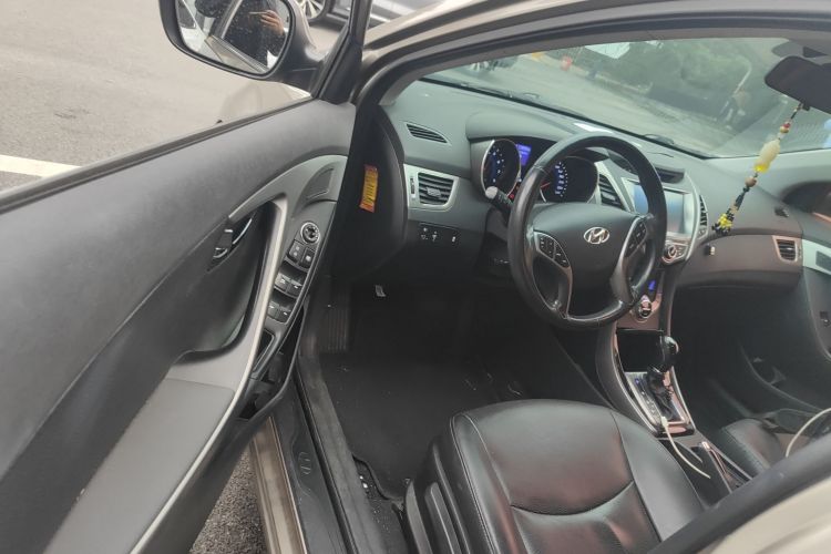 现代 朗动 2013款 1.6L 自动尊贵型中控内饰7003