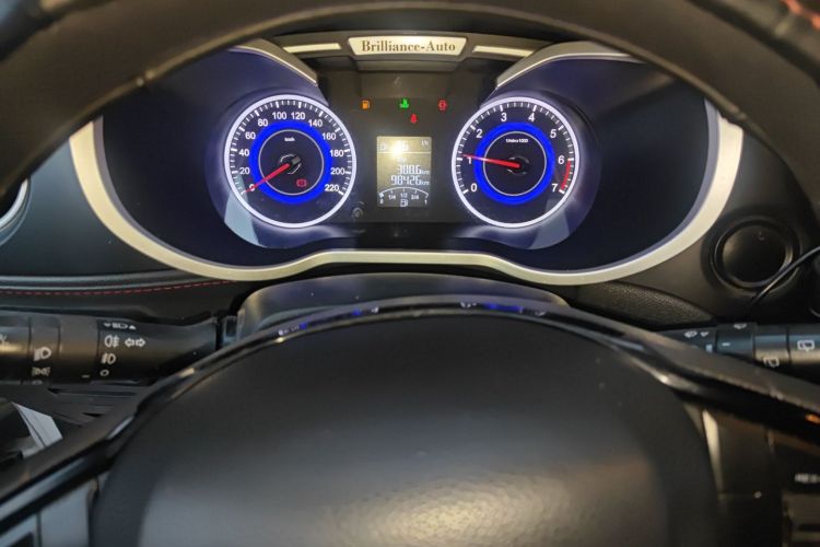 中华V3 2016款 1.5L 手动舒适型中控内饰14