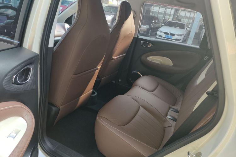 五菱汽车 五菱缤果 2023款 333km 灵犀互联+款中控内饰21