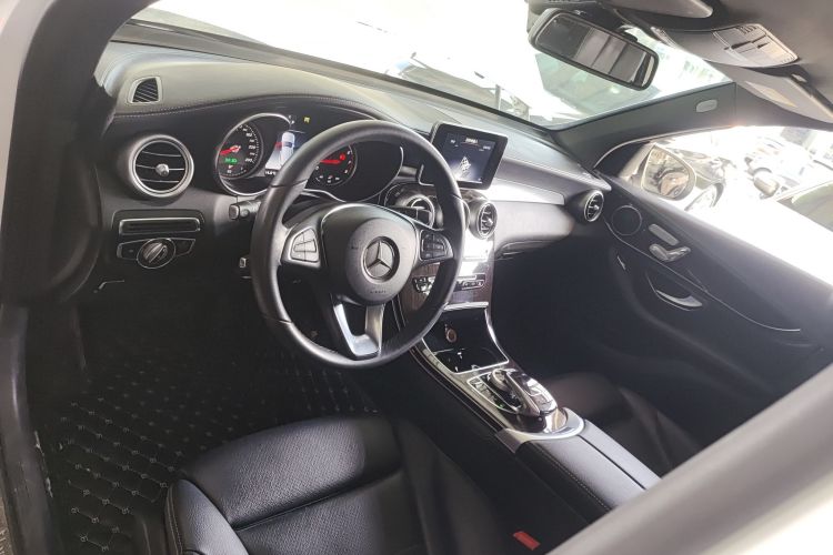 奔驰GLC 2018款 改款 GLC 260 4MATIC 动感型中控内饰12