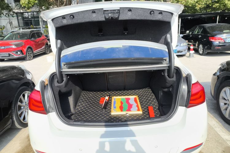 宝马3系 2019款 320Li 时尚型机舱底盘23