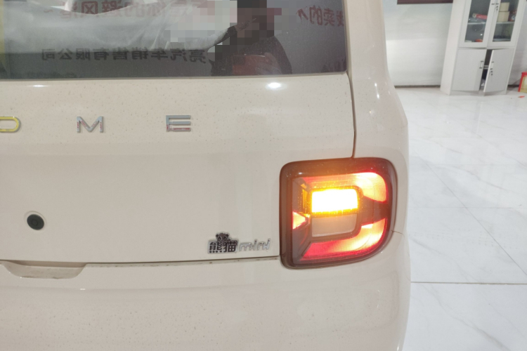 吉利银河 熊猫 2025款 210km 元气熊车身外观9