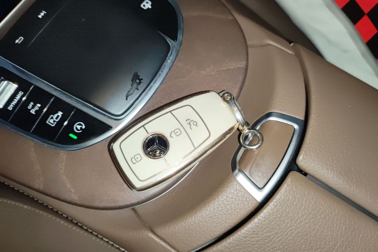 奔驰E级 2020款 E 300 L 豪华型中控内饰11