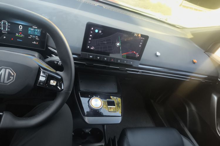 名爵 MG4 EV 2022款 425km 豪华版中控内饰12