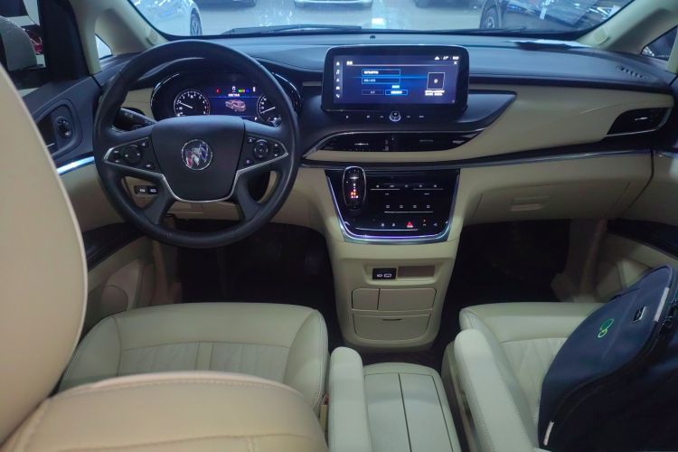 别克GL8 2023款 陆上公务舱 尊贵型中控内饰12