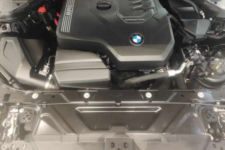 宝马3系 2024款 325Li M运动曜夜套装机舱底盘24