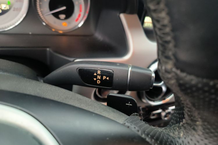 奔驰GLK级 2013款 改款 GLK 300 4MATIC 时尚型中控内饰18