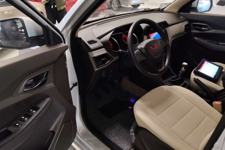 五菱汽车 五菱宏光 2021款 1.5L S标准型LAR中控内饰7003