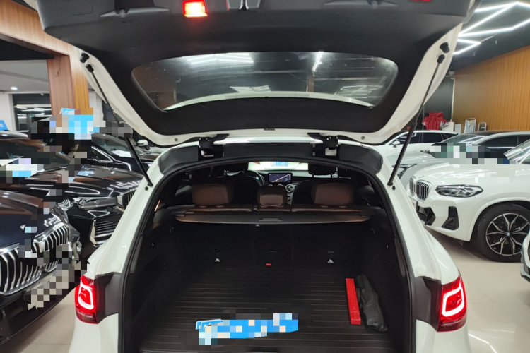 奔驰GLC 2022款 改款二 GLC 260 L 4MATIC 豪华型机舱底盘23