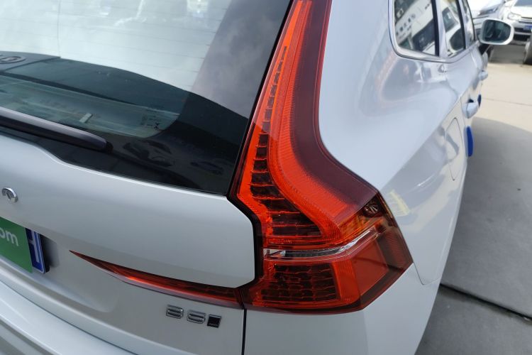 沃尔沃XC60 2025款 B5 四驱智远豪华版车身外观9