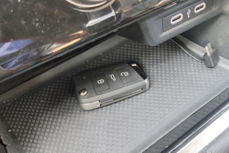 大众 速腾 2023款 300TSI DSG超越版中控内饰7001