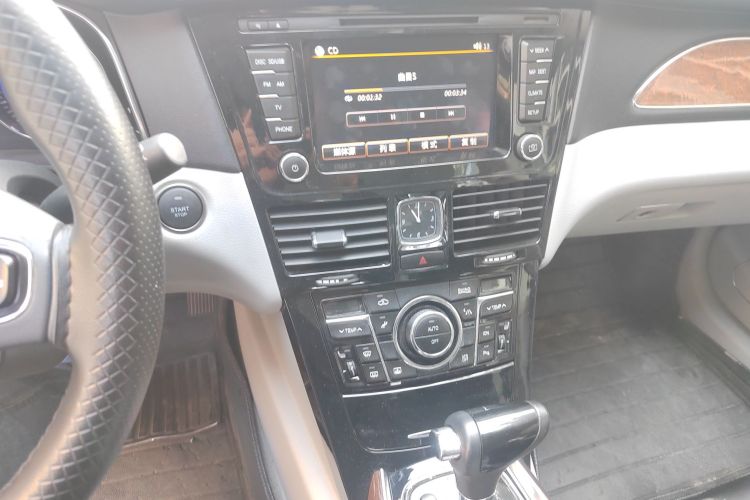 红旗H7 2013款 3.0L 尊贵型中控内饰16