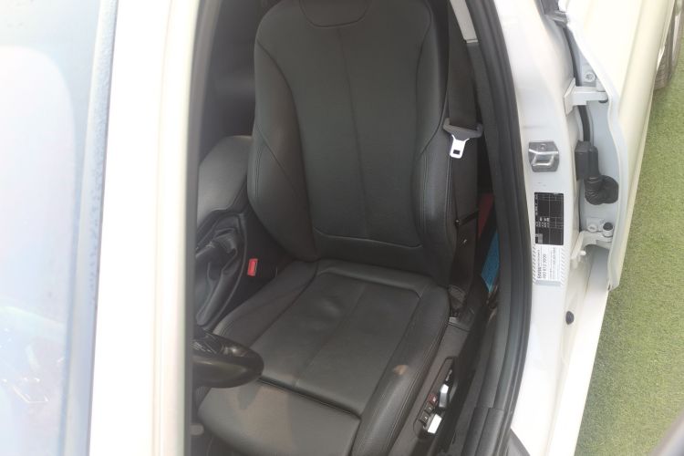 宝马3系 2018款 318Li中控内饰19