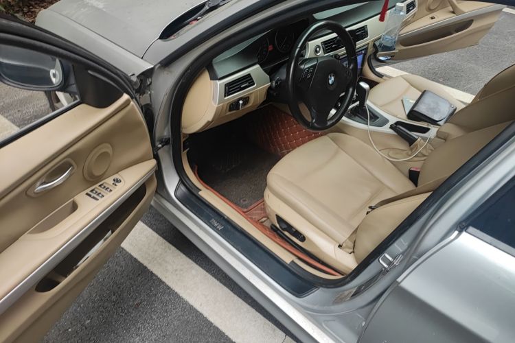 宝马3系 2011款 318i 领先型中控内饰20