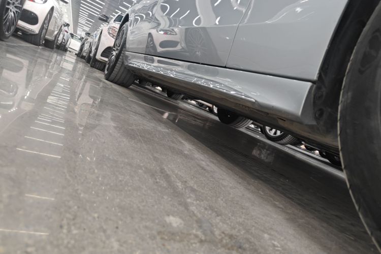 奔驰C级 2022款 C 260 L 运动版局部细节9001