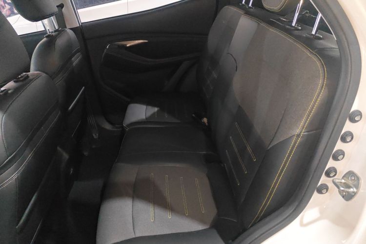 宝骏RS-3 2020款 1.5L CVT智能精英型中控内饰7004