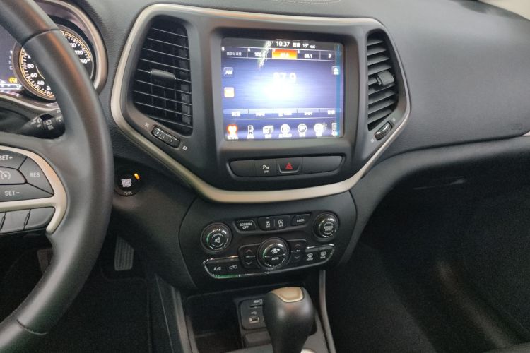 Jeep 自由光 2017款 2.0L 优越版中控内饰16