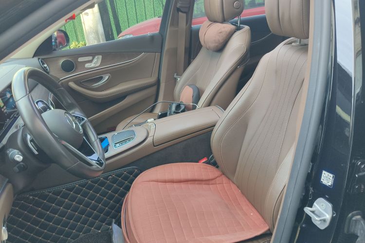 奔驰E级 2020款 E 300 L 时尚型中控内饰19