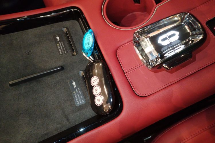 鸿蒙智行 问界M5 2024款 增程 Max RS 四驱高阶智驾版中控内饰7001