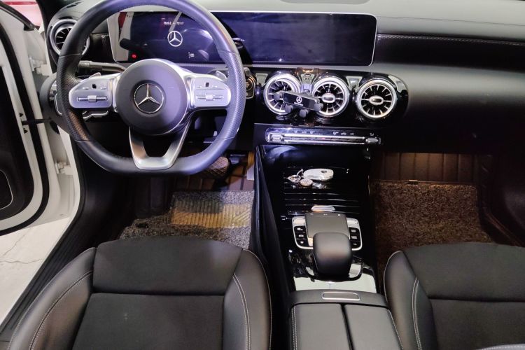 奔驰A级 2020款 A 200 L 运动轿车中控内饰16