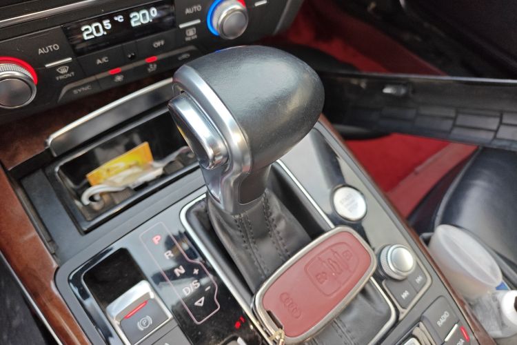 奥迪A6L 2015款 30 FSI 百万纪念舒享型中控内饰18