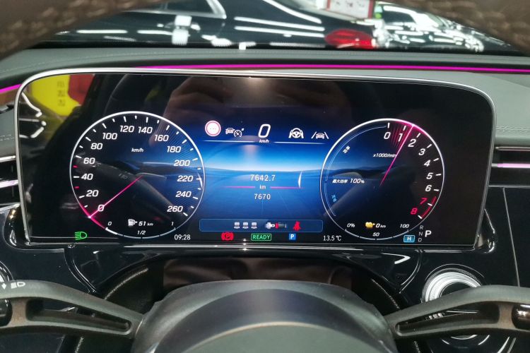 奔驰E级新能源 2024款 E 350 e L 插电式混合动力轿车中控内饰14