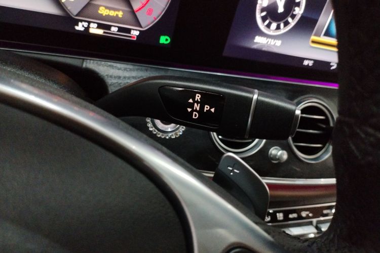 奔驰E级 2018款 E 200 L 运动型局部细节18