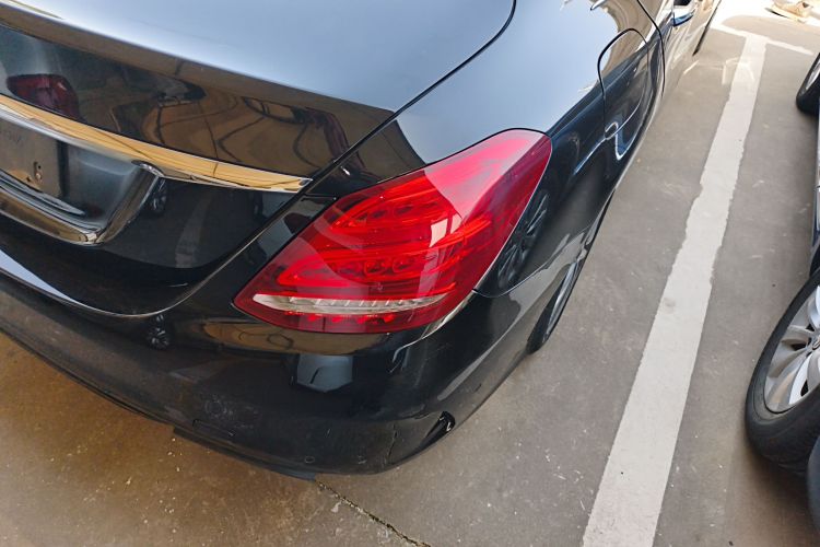 奔驰C级 2018款 C 180 L 时尚型运动版车身外观9