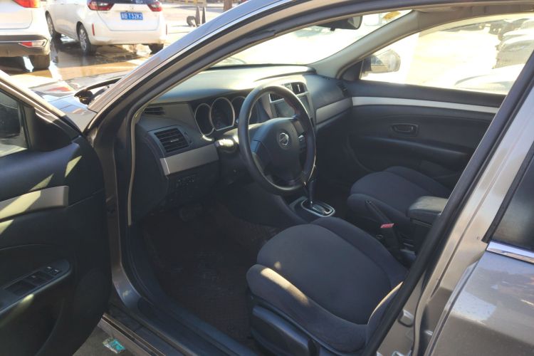 日产 轩逸 2018款 经典 1.6XE+ CVT领先版中控内饰20