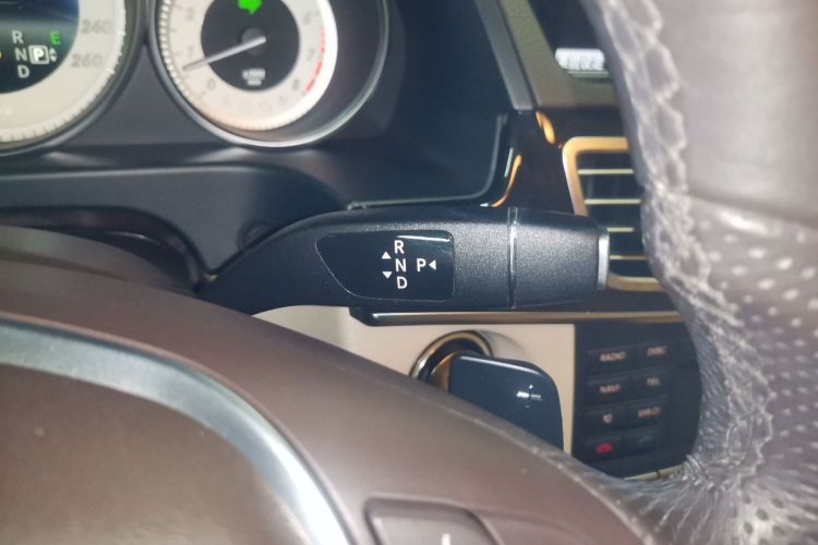 奔驰E级 2015款 E 260 L 运动时尚型中控内饰18