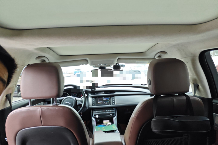 捷豹XFL 2017款 XFL 2.0T 240PS 豪华版局部细节22