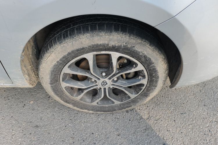 长安凯程 长安欧尚A600 2016款 1.5L 手动豪华型7座车身外观10