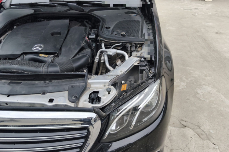 奔驰E级 2020款 E 300 L 时尚型局部细节9007