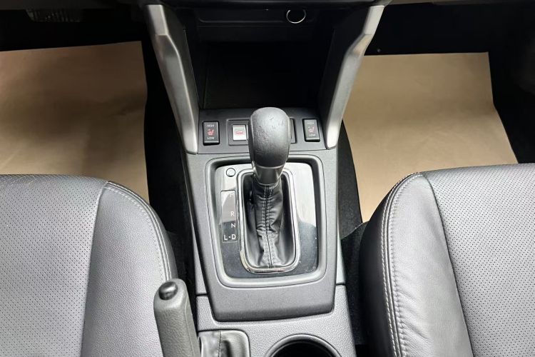 斯巴鲁 森林人 2013款 2.5i 自动豪华版中控内饰18