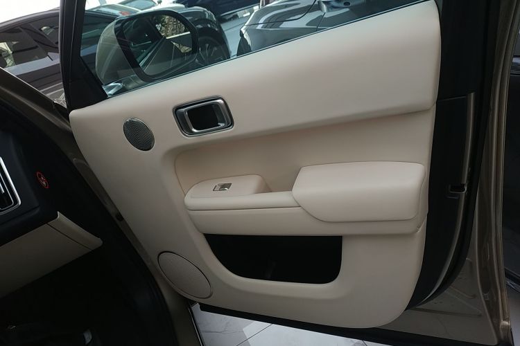 理想汽车 理想L9 2022款 Max中控内饰42