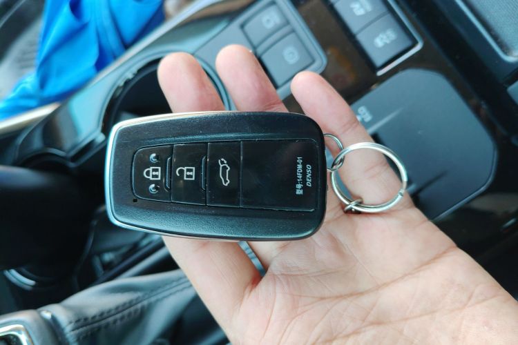 丰田 汉兰达 2023款 2.5L智能电混双擎四驱骑士版 7座中控内饰11