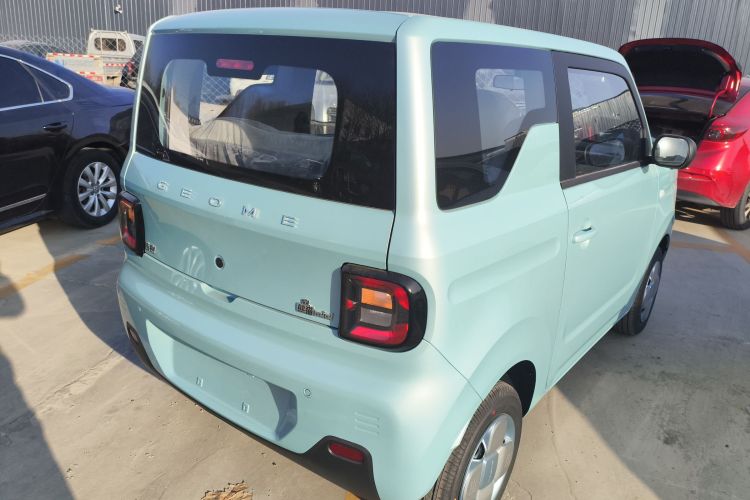 吉利银河 2024款 熊猫mini 200km 耐力熊车身外观7