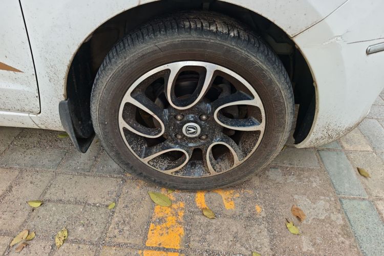 长安 奔奔 2015款 1.4L IMT尊贵型 国V车身外观10