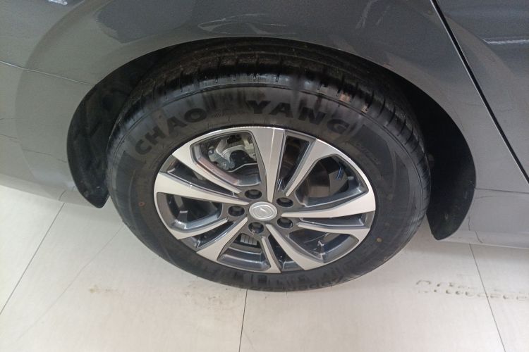 长安 逸动 2023款 畅享版 PLUS 蓝鲸NE 1.4T GDI DCT尊贵版车身外观6008