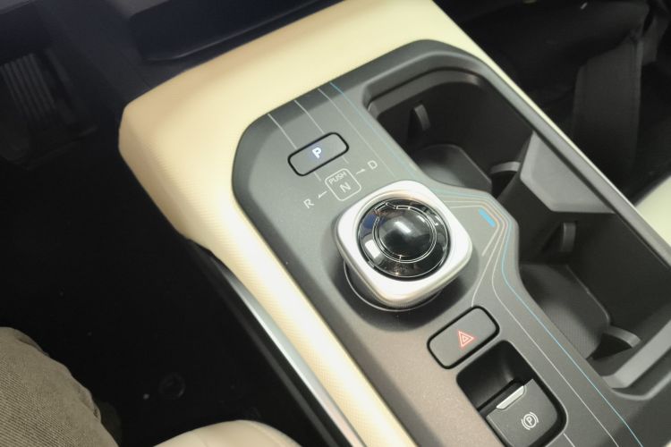 丰田bZ5 2025款 550 PRO智行版中控内饰18